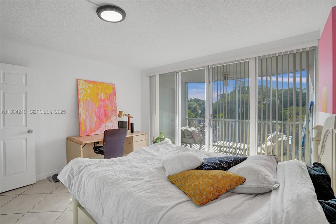 For Sale: $159,000 (2 beds, 1 baths, 1036 Square Feet)