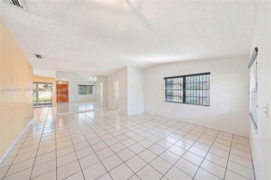 For Sale: $600,000 (3 beds, 2 baths, 1634 Square Feet)