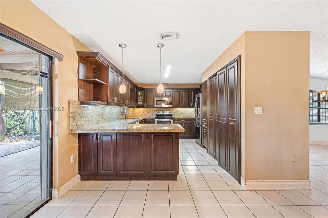 For Sale: $600,000 (3 beds, 2 baths, 1634 Square Feet)