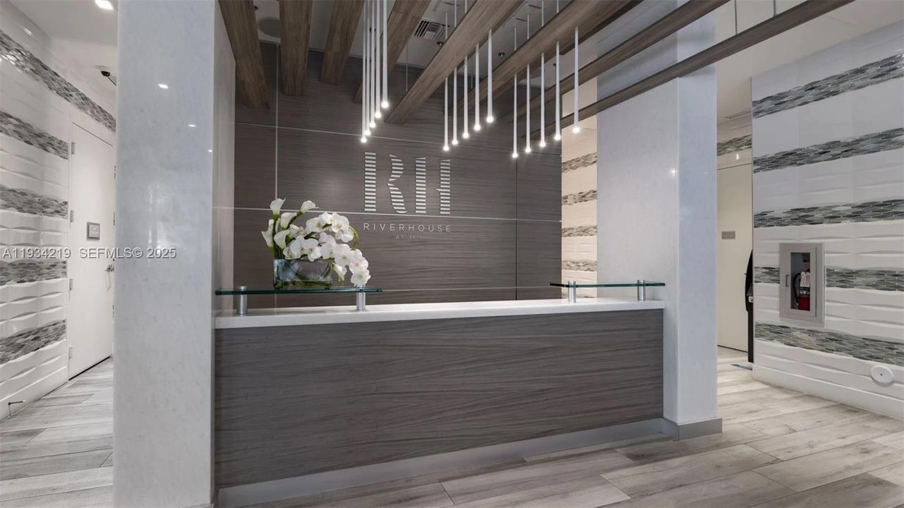 For Rent: $2,421 (1 beds, 1 baths, 716 Square Feet)