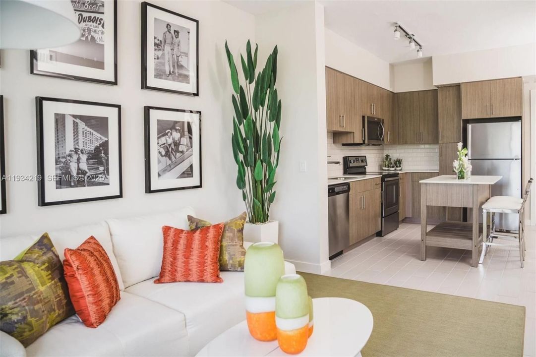 For Rent: $2,421 (1 beds, 1 baths, 716 Square Feet)