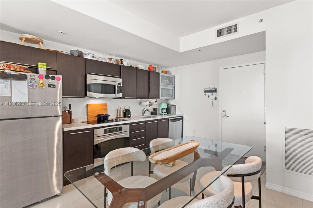 待售: $429,900 (1 贝兹, 1 浴室, 736 平方英尺)