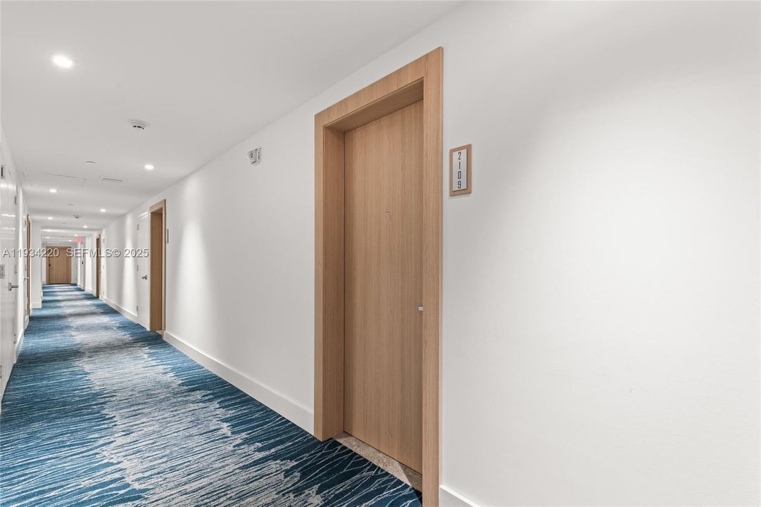 待售: $429,900 (1 贝兹, 1 浴室, 736 平方英尺)