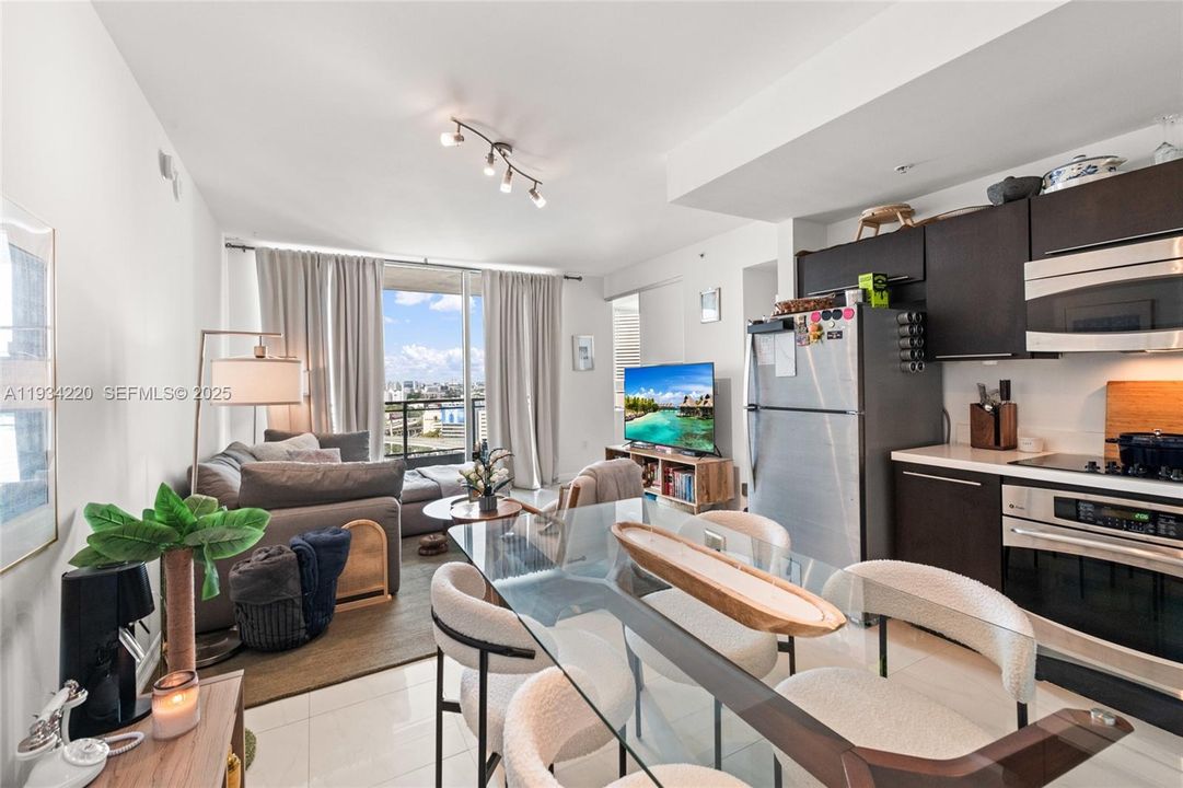 待售: $429,900 (1 贝兹, 1 浴室, 736 平方英尺)