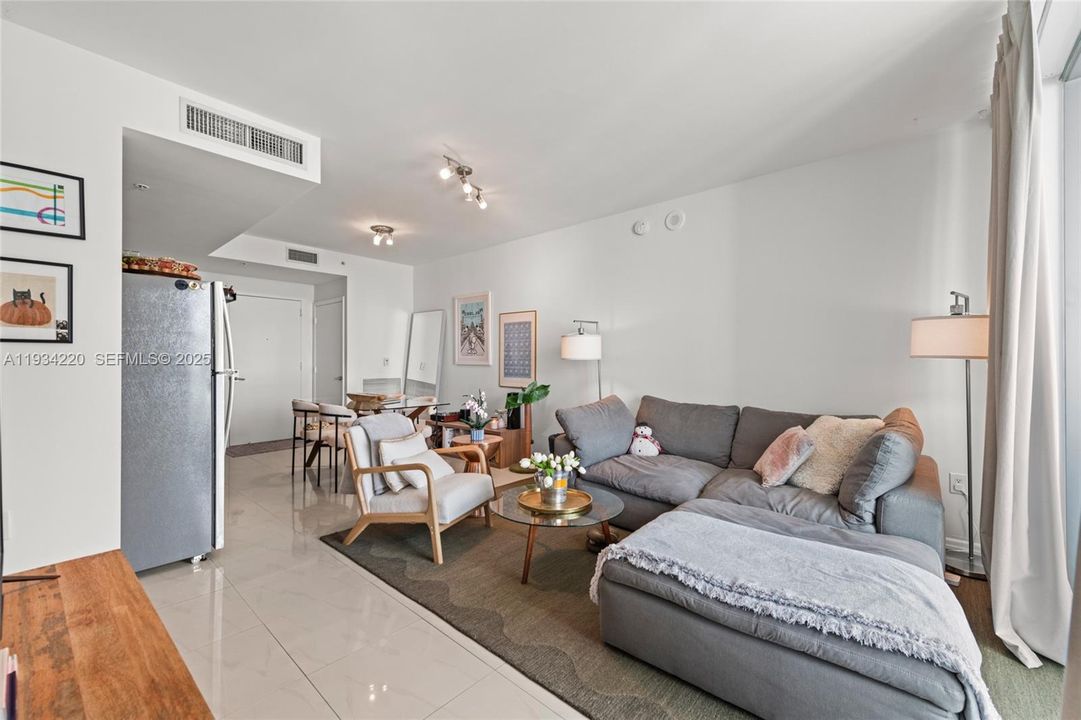 待售: $429,900 (1 贝兹, 1 浴室, 736 平方英尺)