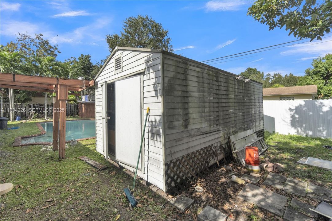 For Sale: $599,000 (4 beds, 2 baths, 1560 Square Feet)