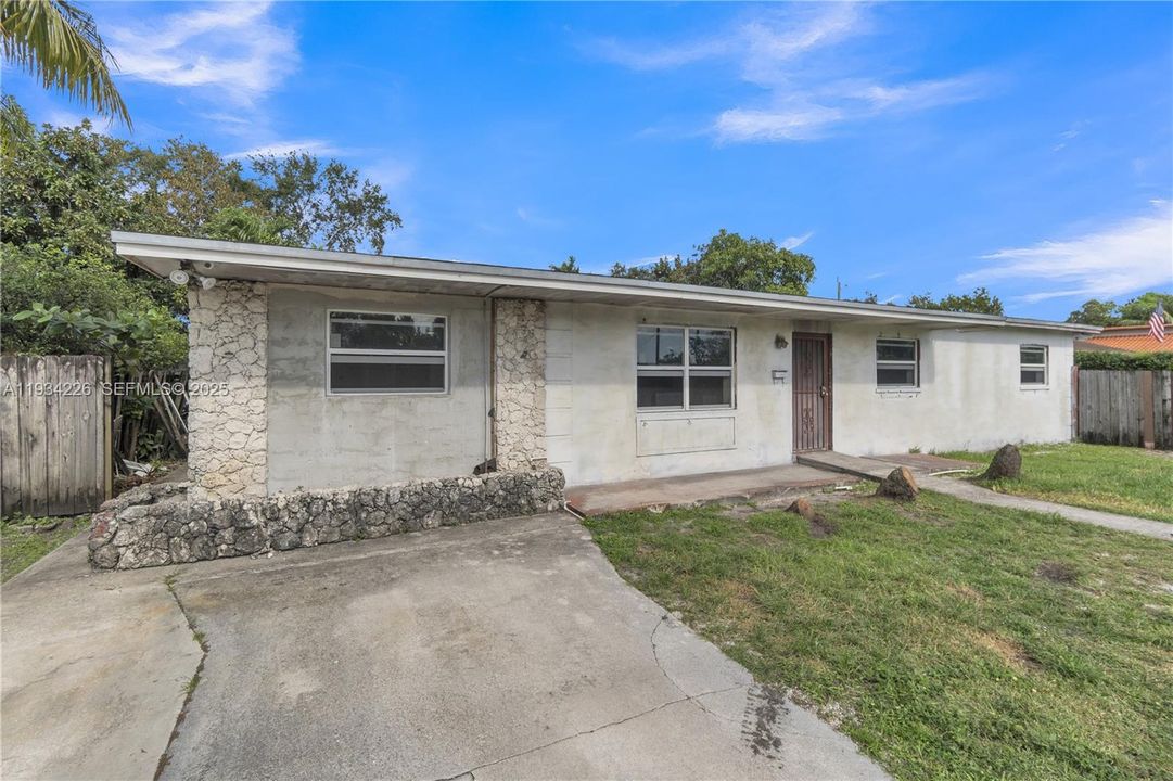 For Sale: $599,000 (4 beds, 2 baths, 1560 Square Feet)