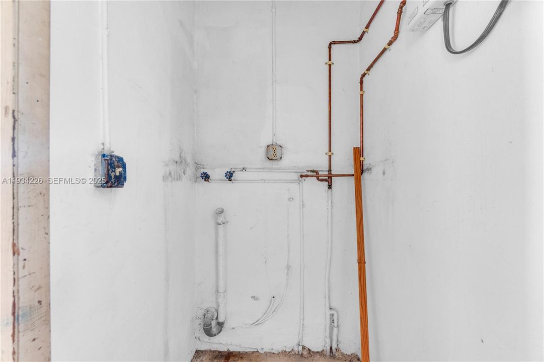 For Sale: $599,000 (4 beds, 2 baths, 1560 Square Feet)