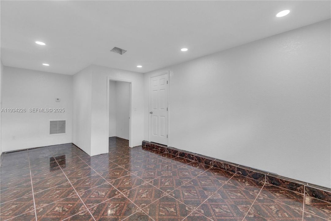 For Sale: $599,000 (4 beds, 2 baths, 1560 Square Feet)