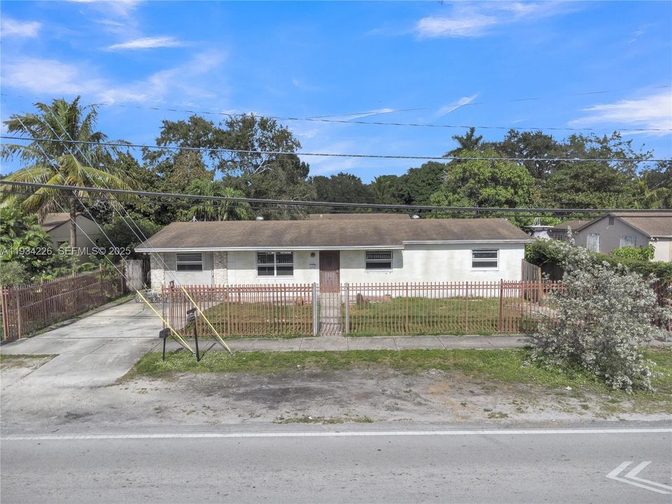 For Sale: $599,000 (4 beds, 2 baths, 1560 Square Feet)