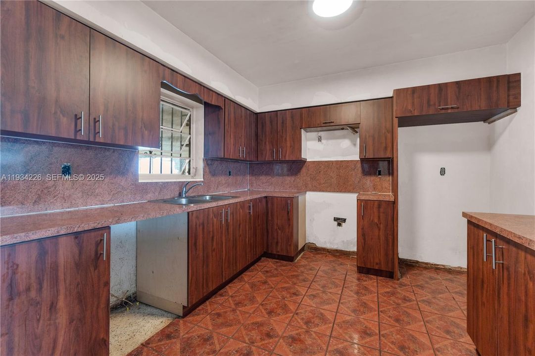 For Sale: $599,000 (4 beds, 2 baths, 1560 Square Feet)