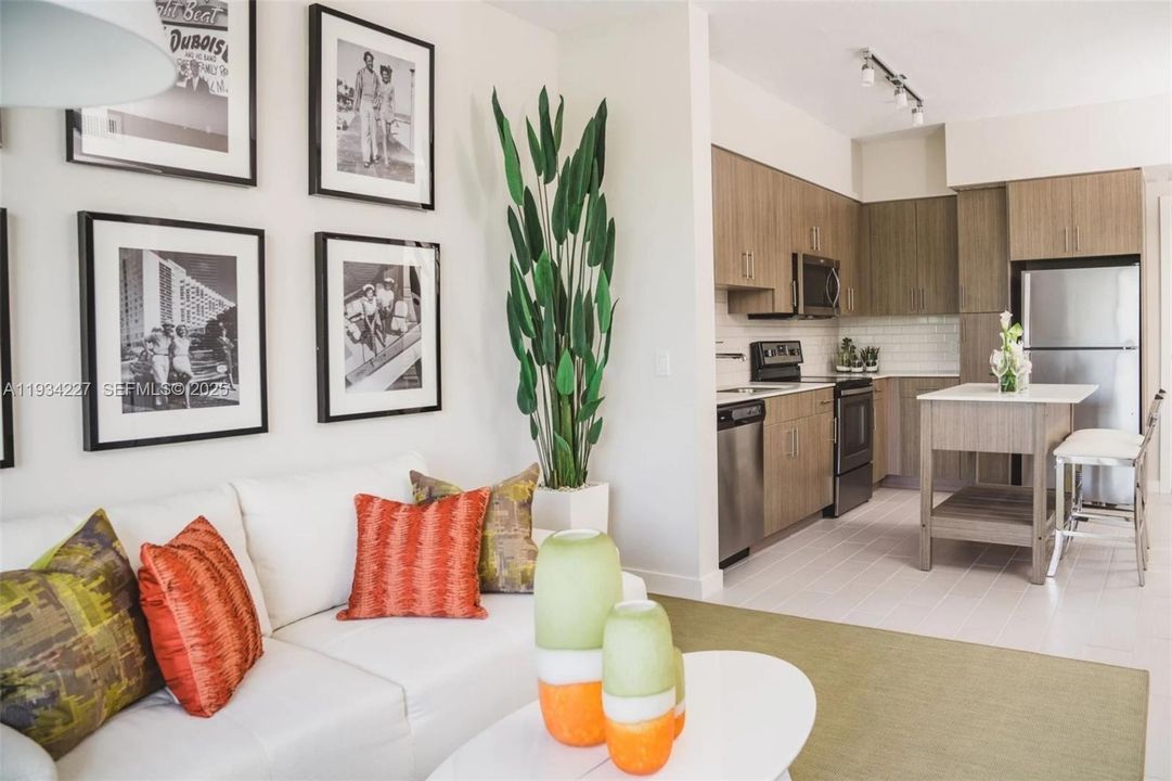 For Rent: $3,293 (2 beds, 2 baths, 1035 Square Feet)