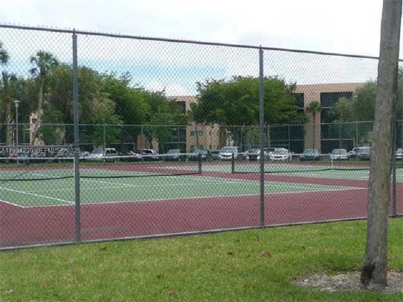 For Rent: $2,390 (3 beds, 2 baths, 1040 Square Feet)