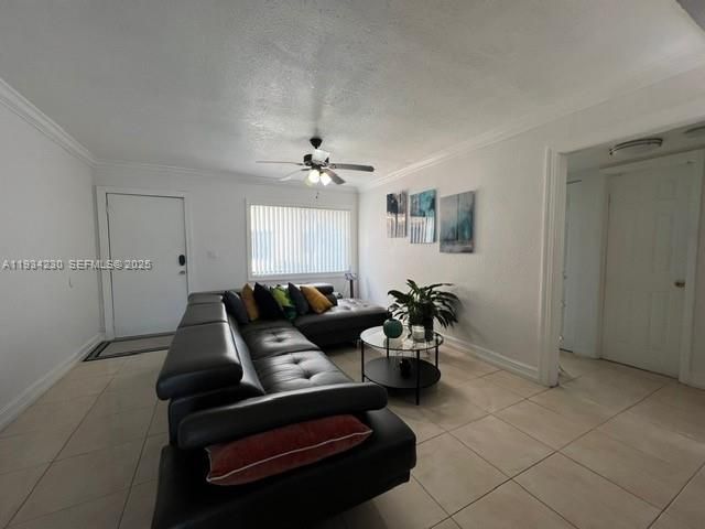 For Rent: $2,390 (3 beds, 2 baths, 1040 Square Feet)
