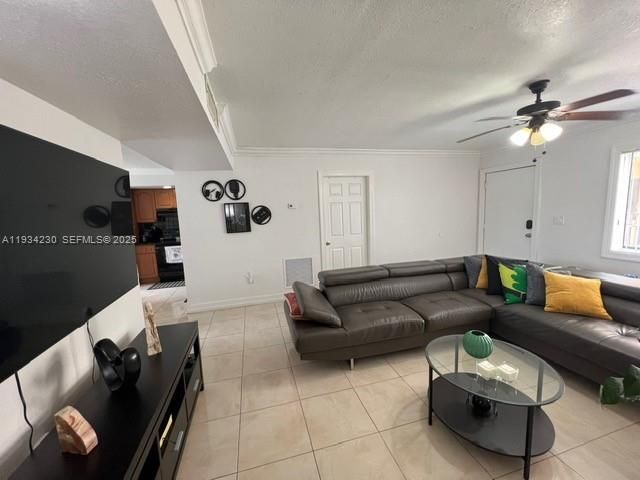 For Rent: $2,390 (3 beds, 2 baths, 1040 Square Feet)