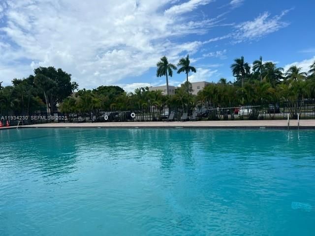 For Rent: $2,390 (3 beds, 2 baths, 1040 Square Feet)