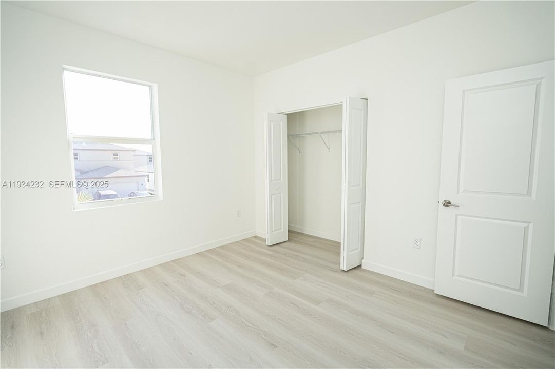 For Sale: $690,000 (5 beds, 3 baths, 2665 Square Feet)