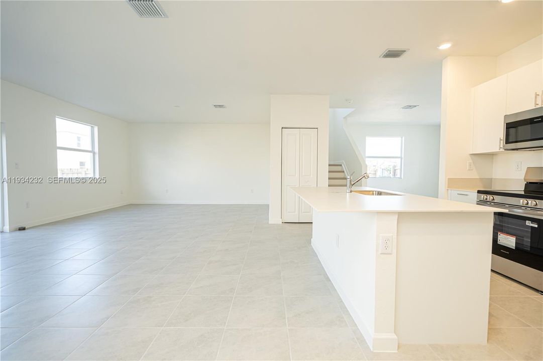 For Sale: $690,000 (5 beds, 3 baths, 2665 Square Feet)