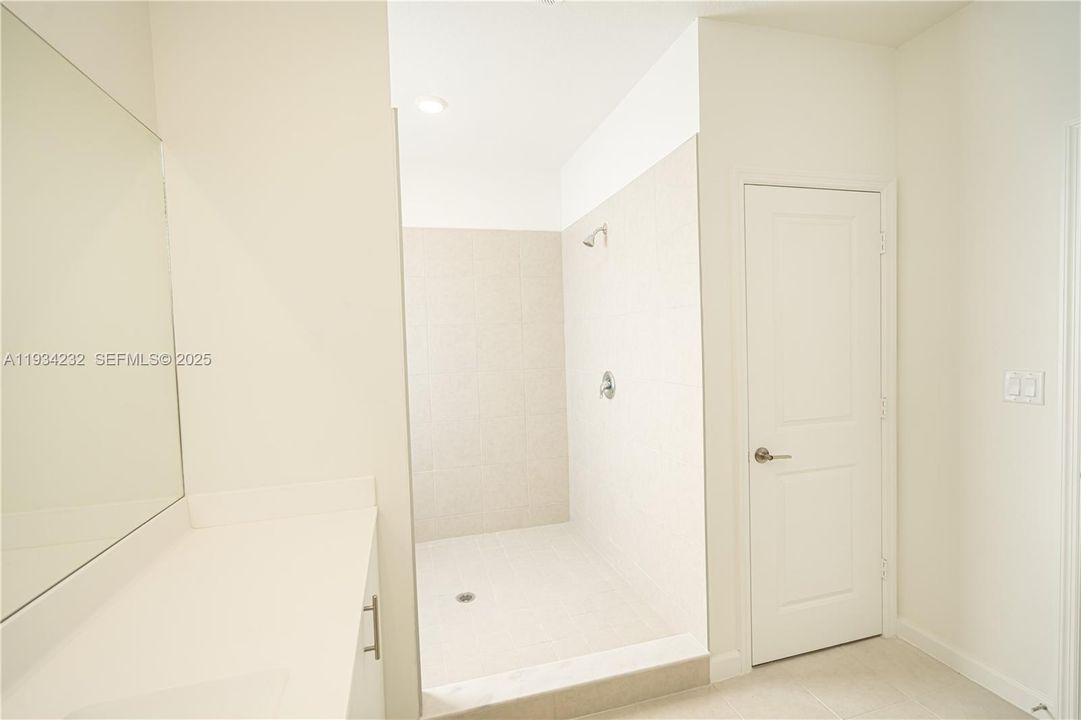 For Sale: $690,000 (5 beds, 3 baths, 2665 Square Feet)