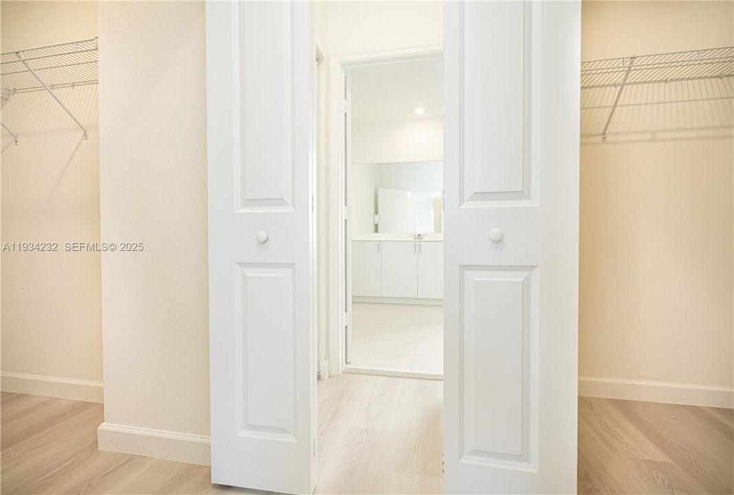 For Sale: $690,000 (5 beds, 3 baths, 2665 Square Feet)