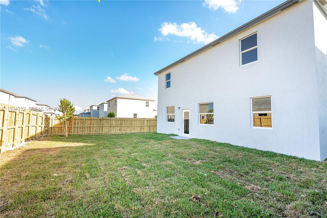 For Sale: $690,000 (5 beds, 3 baths, 2665 Square Feet)