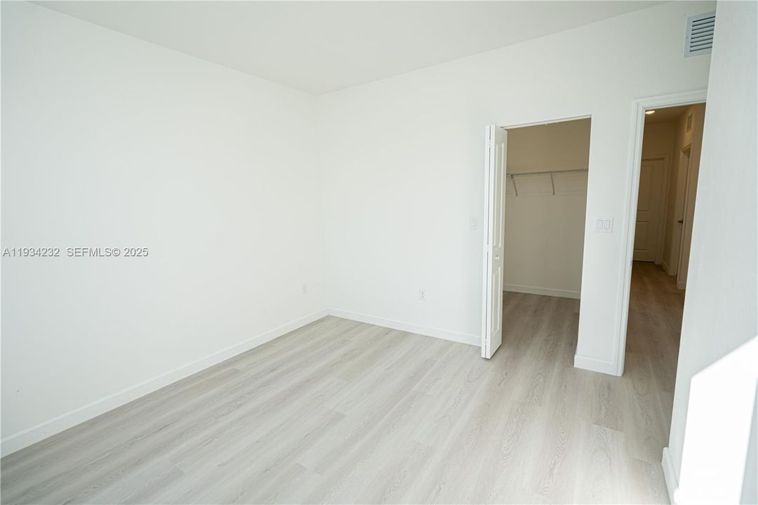 For Sale: $690,000 (5 beds, 3 baths, 2665 Square Feet)