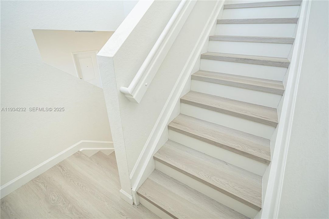 For Sale: $690,000 (5 beds, 3 baths, 2665 Square Feet)