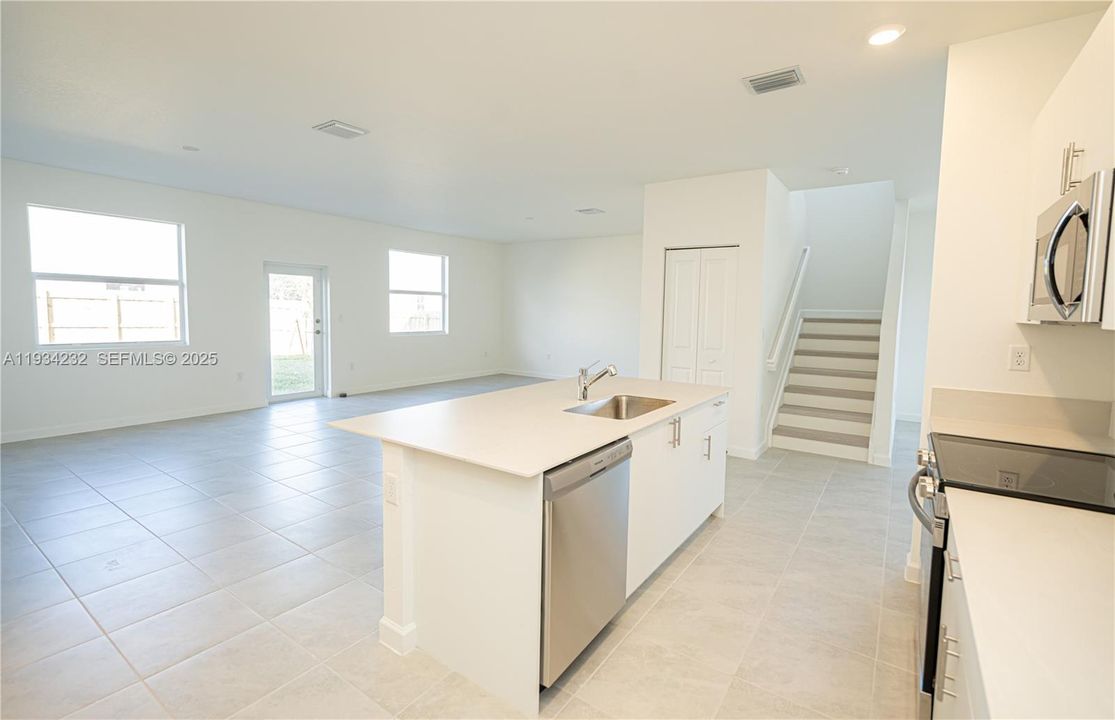 For Sale: $690,000 (5 beds, 3 baths, 2665 Square Feet)