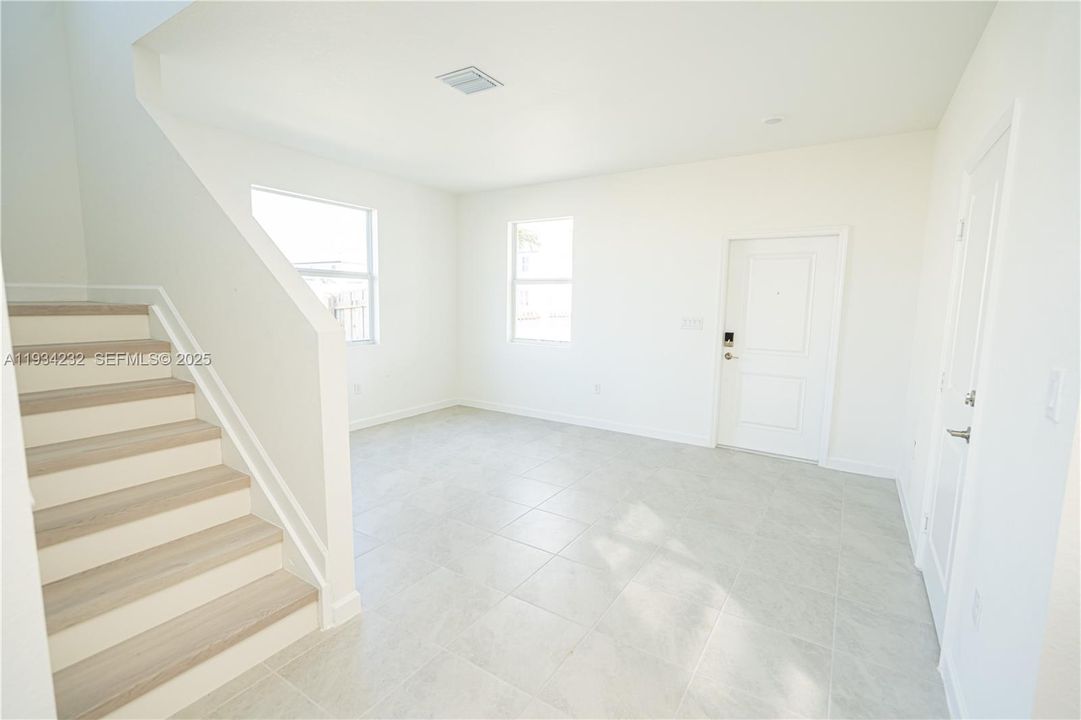 For Sale: $690,000 (5 beds, 3 baths, 2665 Square Feet)