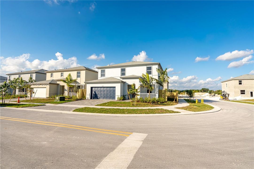 For Sale: $690,000 (5 beds, 3 baths, 2665 Square Feet)