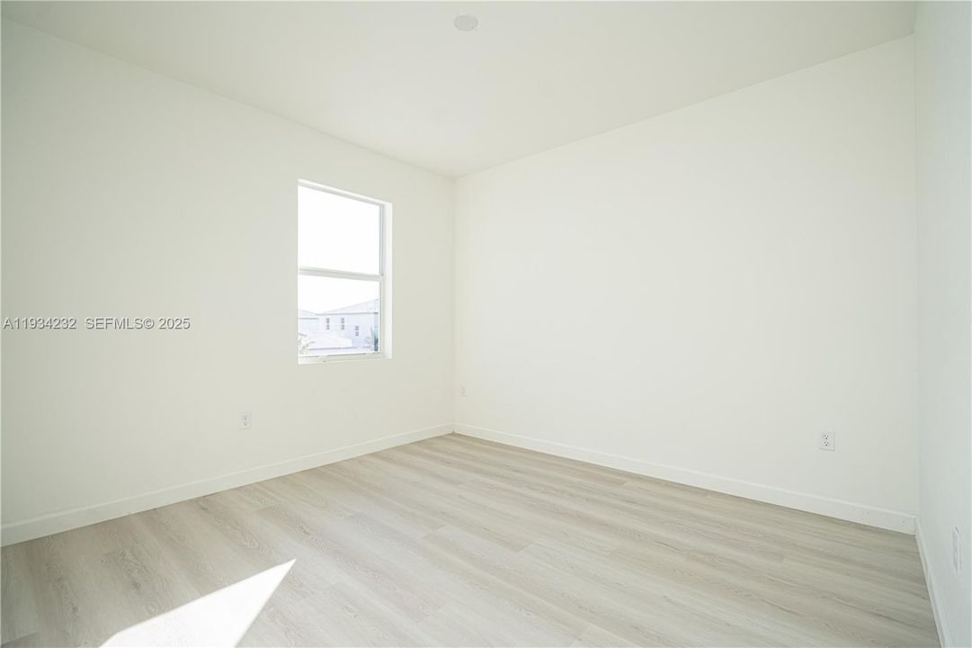 For Sale: $690,000 (5 beds, 3 baths, 2665 Square Feet)