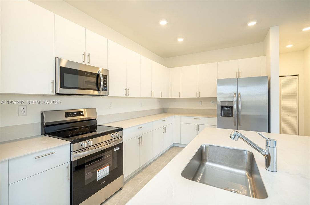 For Sale: $690,000 (5 beds, 3 baths, 2665 Square Feet)