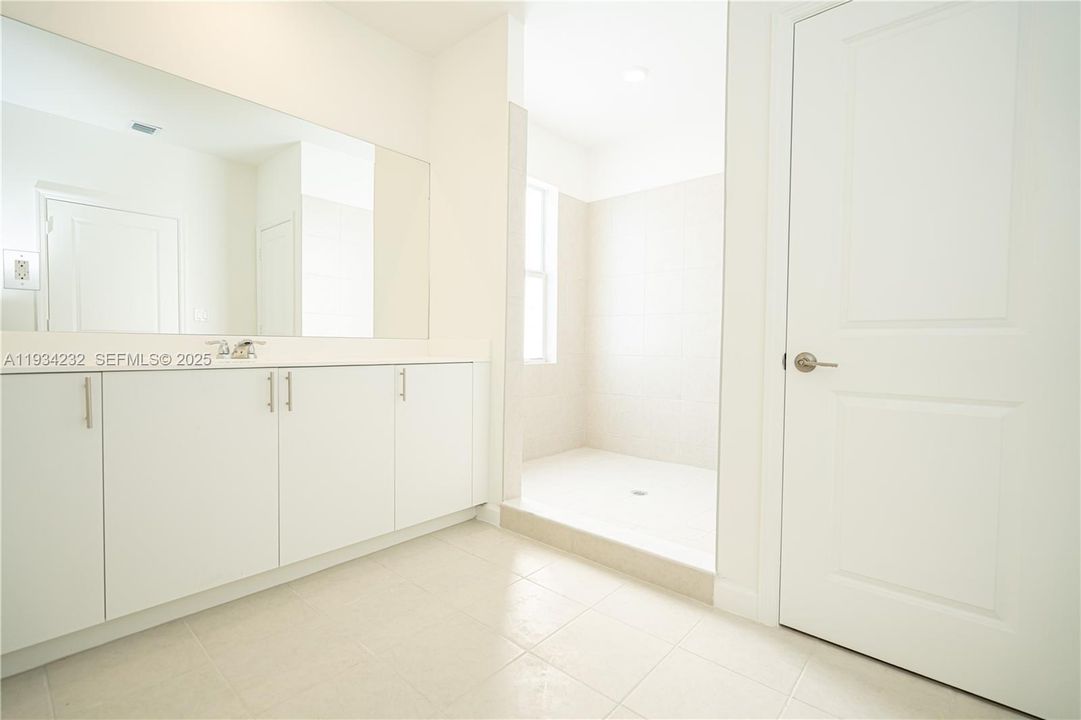 For Sale: $690,000 (5 beds, 3 baths, 2665 Square Feet)