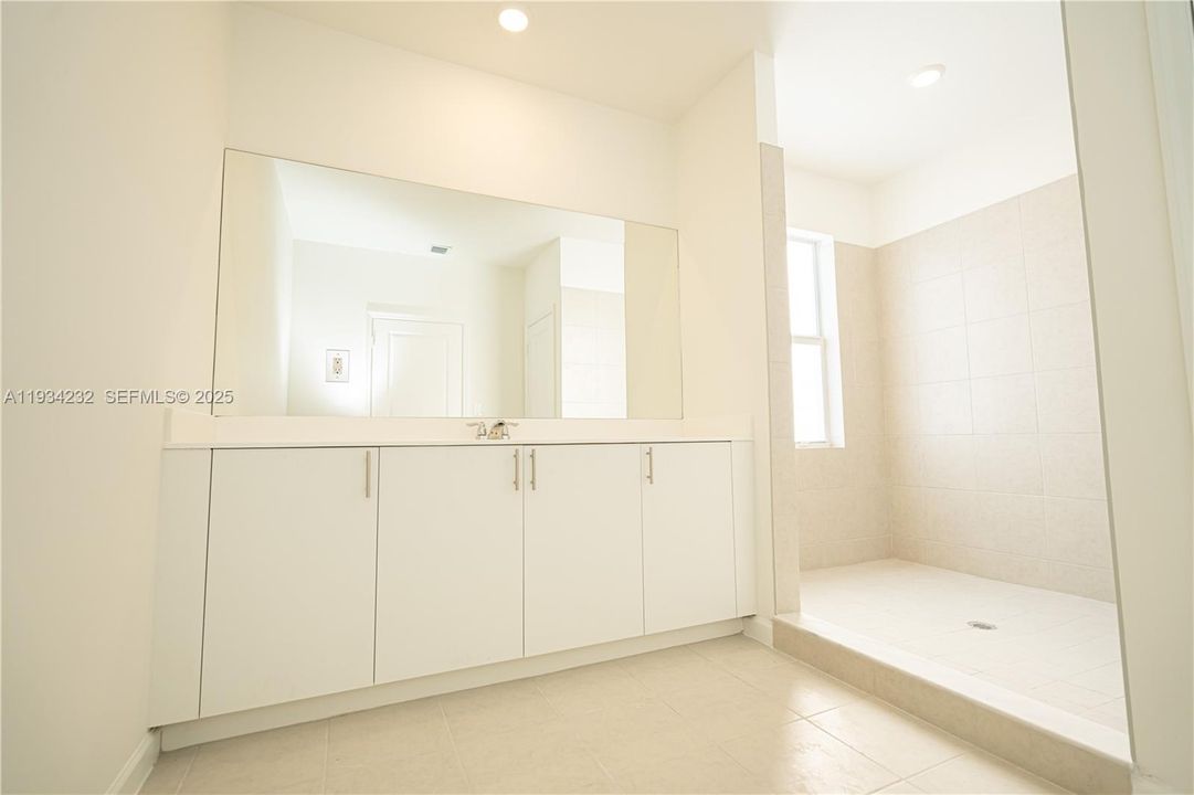 For Sale: $690,000 (5 beds, 3 baths, 2665 Square Feet)