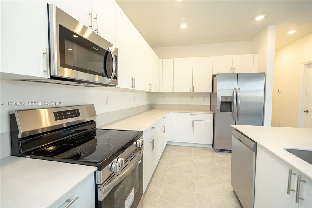 For Sale: $690,000 (5 beds, 3 baths, 2665 Square Feet)