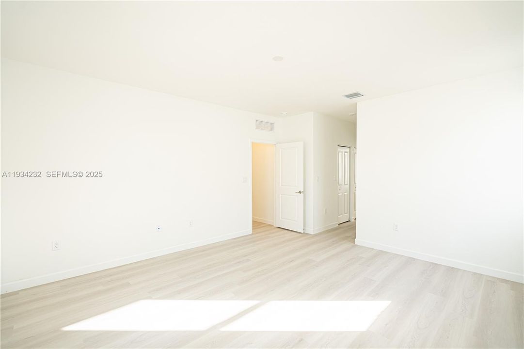 For Sale: $690,000 (5 beds, 3 baths, 2665 Square Feet)