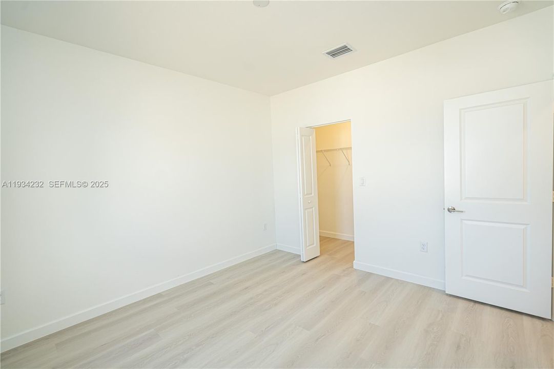 For Sale: $690,000 (5 beds, 3 baths, 2665 Square Feet)