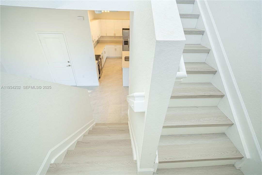 For Sale: $690,000 (5 beds, 3 baths, 2665 Square Feet)