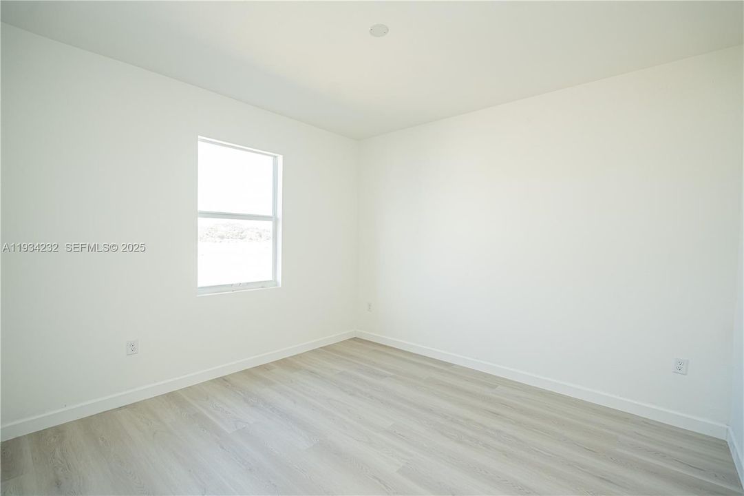 For Sale: $690,000 (5 beds, 3 baths, 2665 Square Feet)