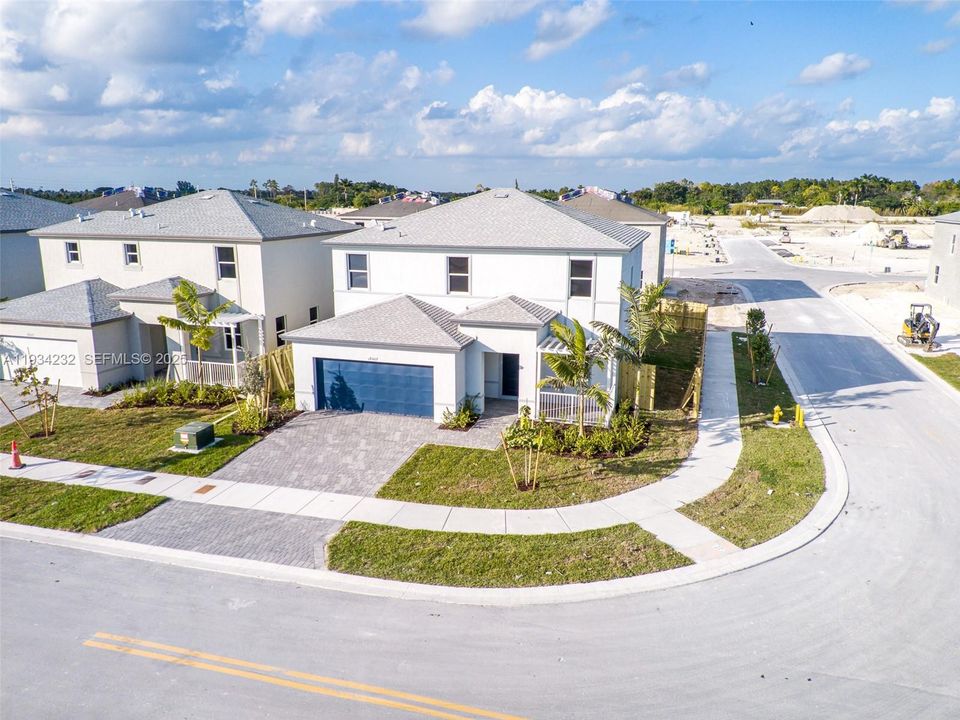 For Sale: $690,000 (5 beds, 3 baths, 2665 Square Feet)