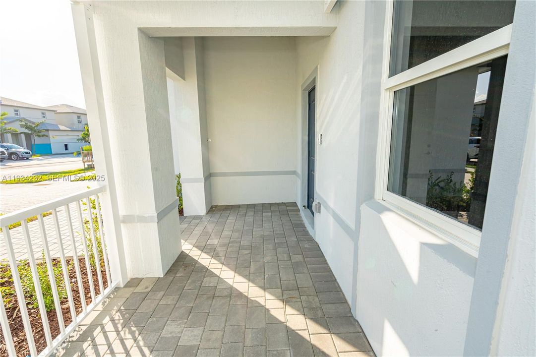 For Sale: $690,000 (5 beds, 3 baths, 2665 Square Feet)