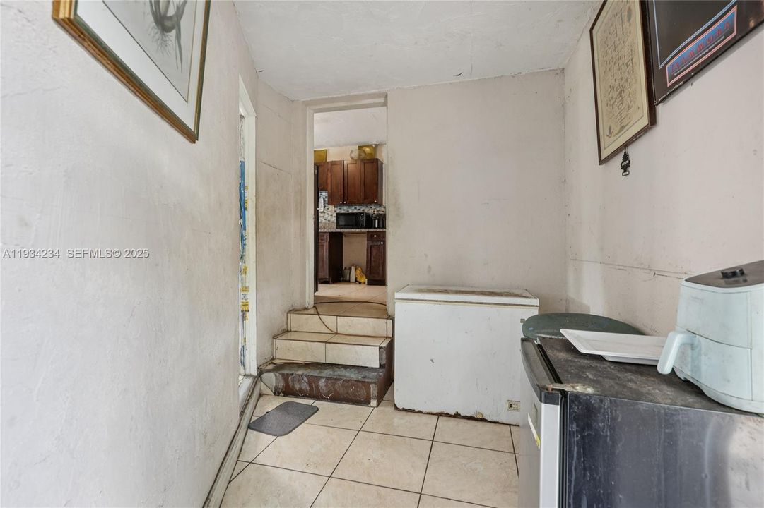 На продажу: $430,000 (4 спален, 2 ванн, 1747 Квадратных фут)