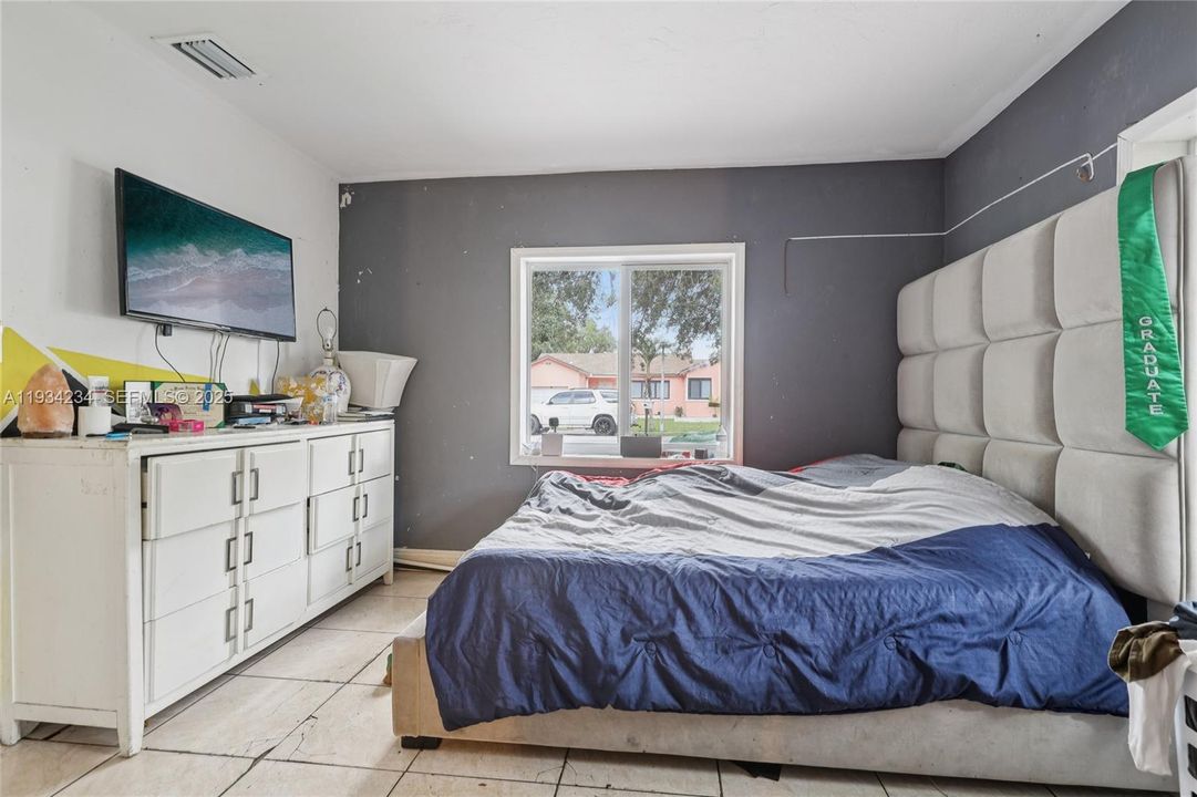 На продажу: $430,000 (4 спален, 2 ванн, 1747 Квадратных фут)