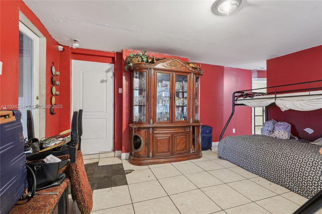 На продажу: $430,000 (4 спален, 2 ванн, 1747 Квадратных фут)