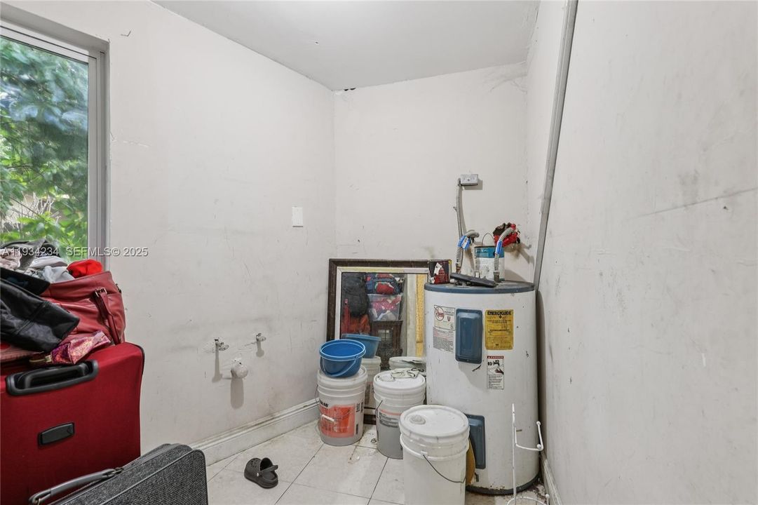 На продажу: $430,000 (4 спален, 2 ванн, 1747 Квадратных фут)