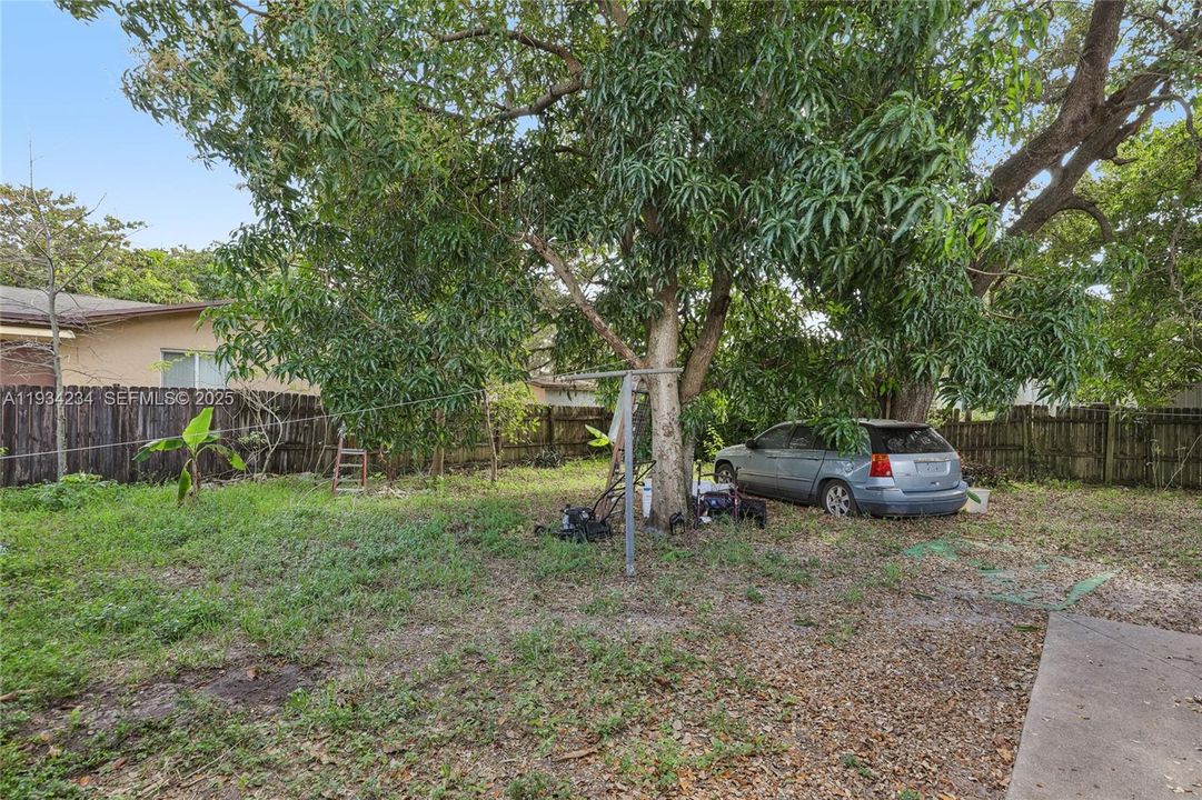 На продажу: $430,000 (4 спален, 2 ванн, 1747 Квадратных фут)