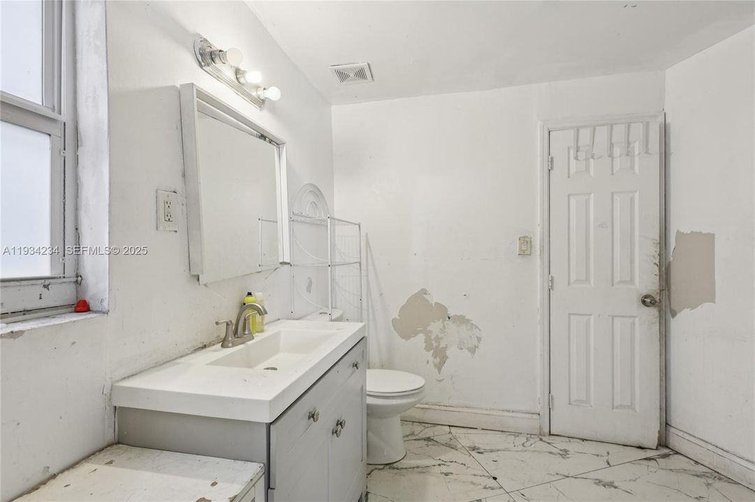 На продажу: $430,000 (4 спален, 2 ванн, 1747 Квадратных фут)