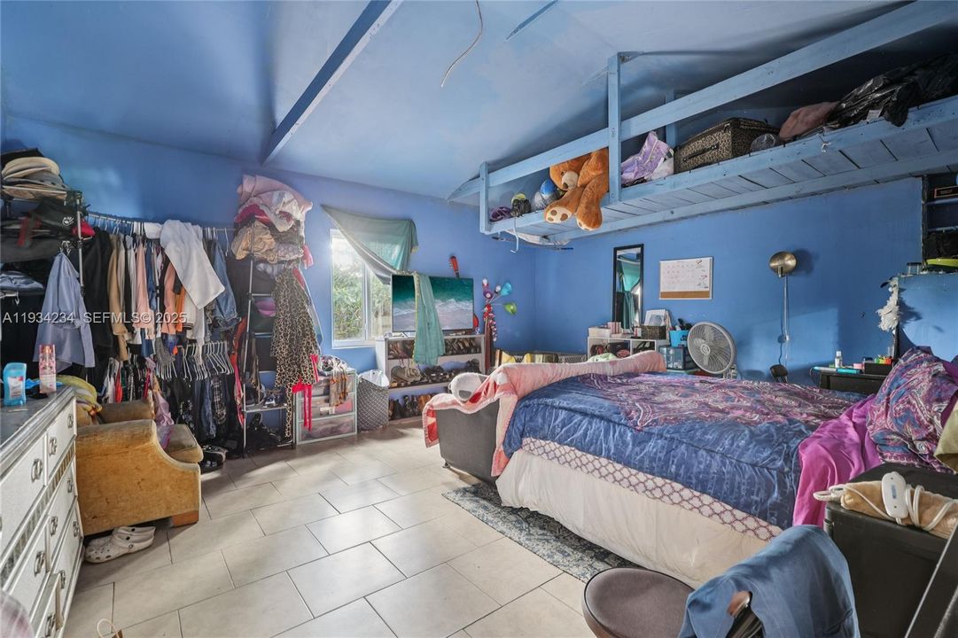 На продажу: $430,000 (4 спален, 2 ванн, 1747 Квадратных фут)