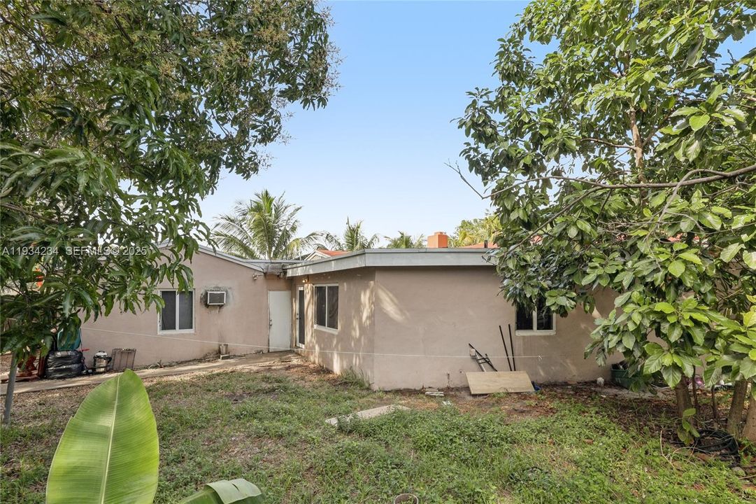 На продажу: $430,000 (4 спален, 2 ванн, 1747 Квадратных фут)