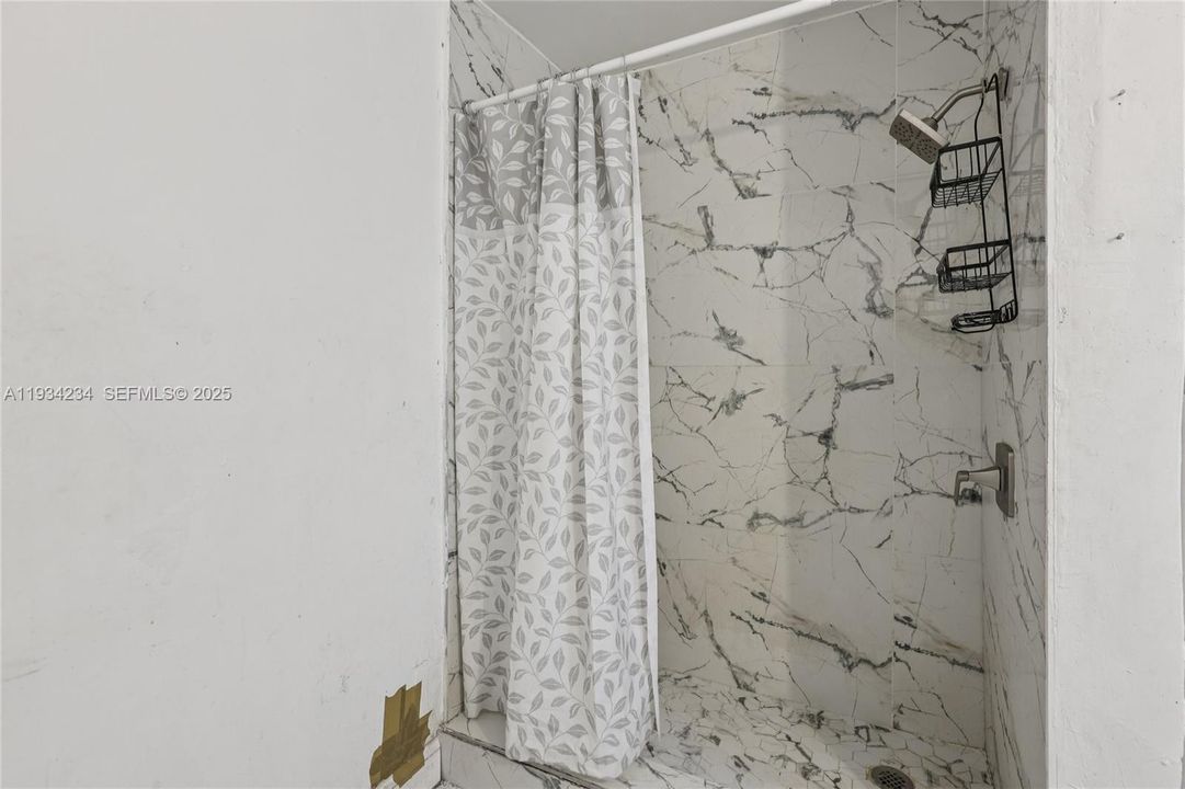 На продажу: $430,000 (4 спален, 2 ванн, 1747 Квадратных фут)